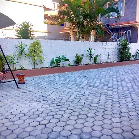 Hotel Buttercup Pokhara Kültér fotó