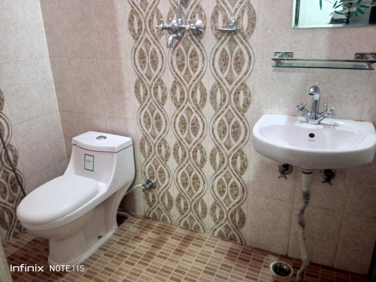 Hotel Buttercup Pokhara Kültér fotó