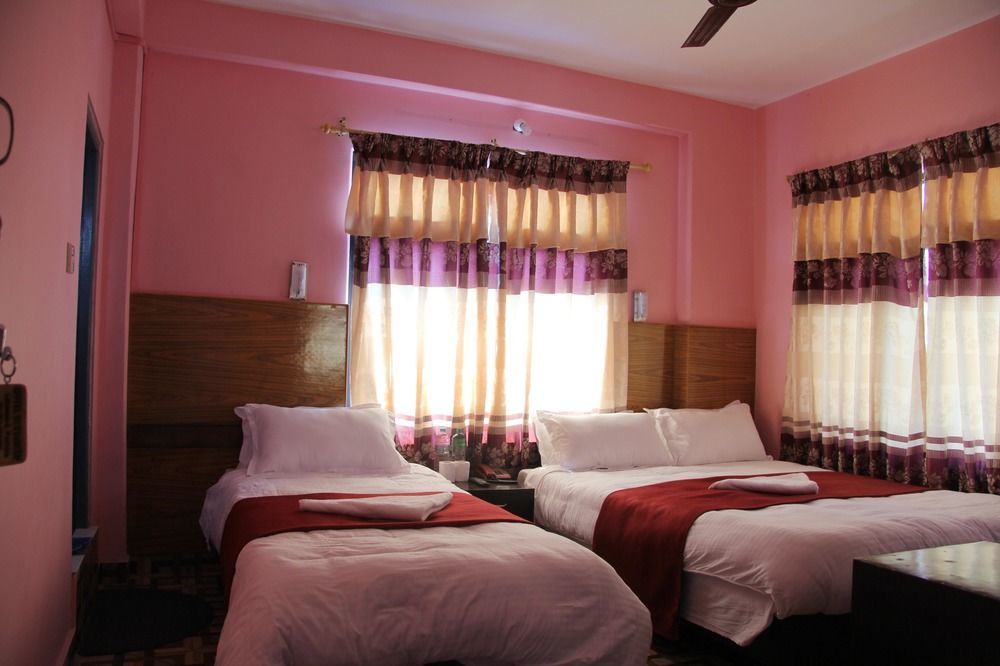 Hotel Buttercup Pokhara Kültér fotó