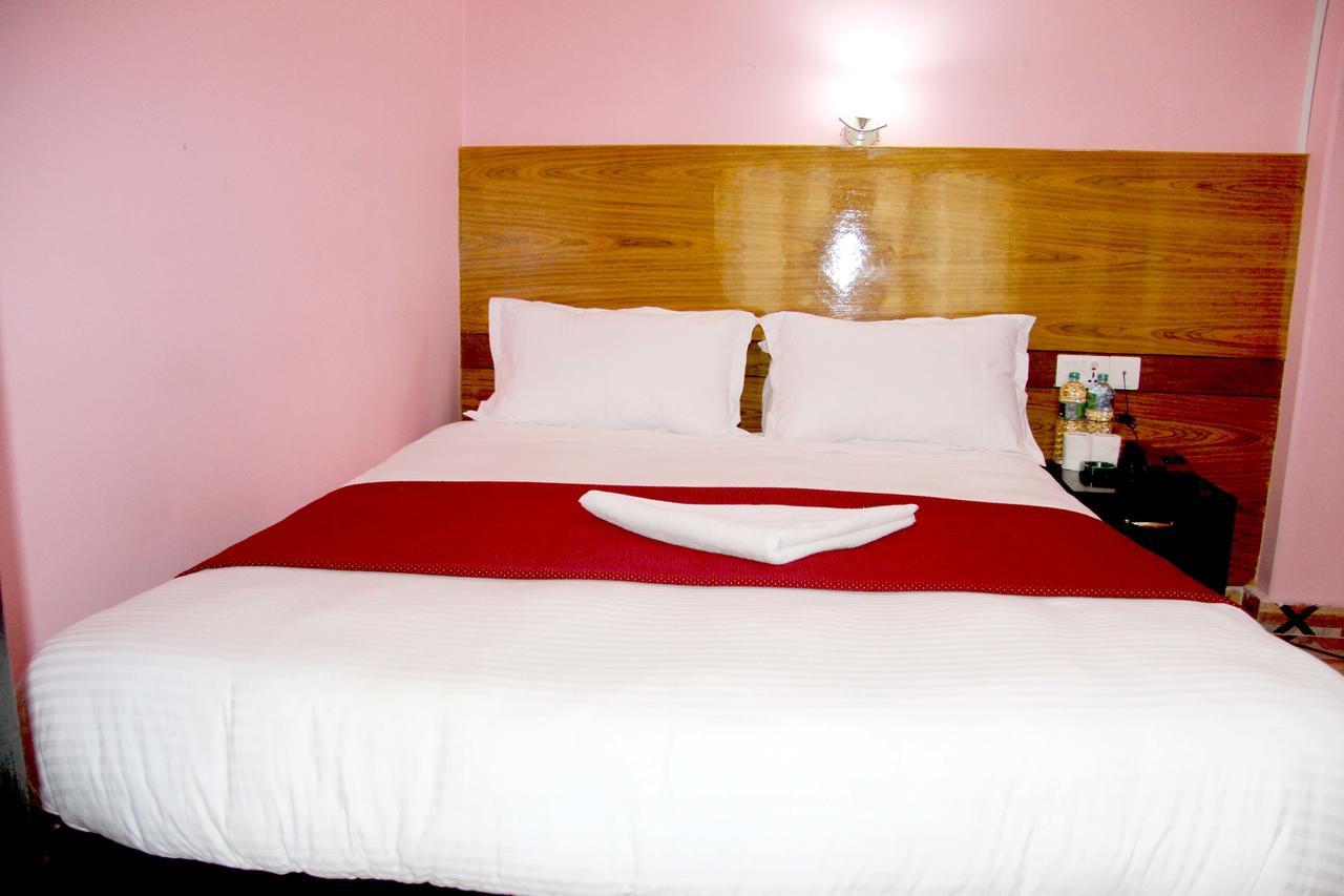 Hotel Buttercup Pokhara Kültér fotó