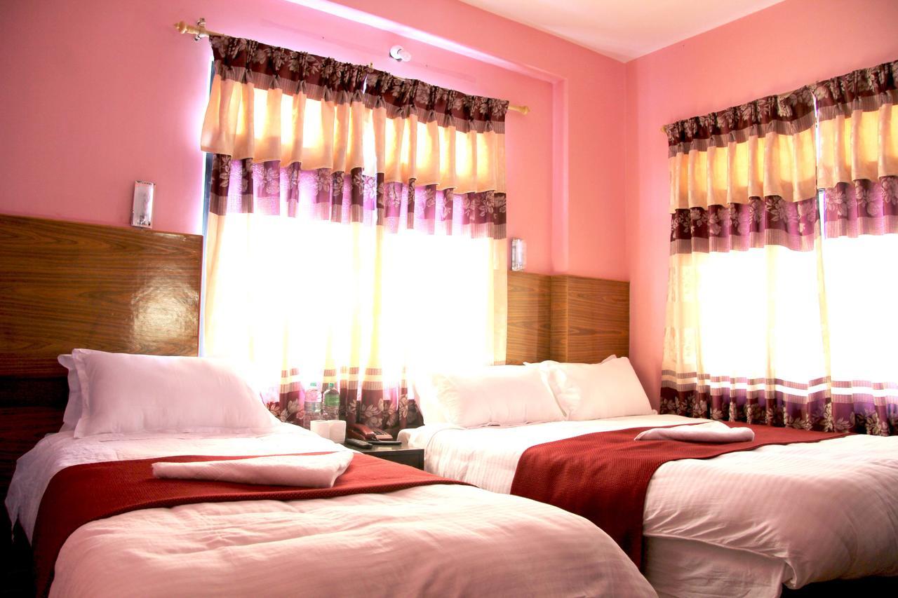 Hotel Buttercup Pokhara Kültér fotó