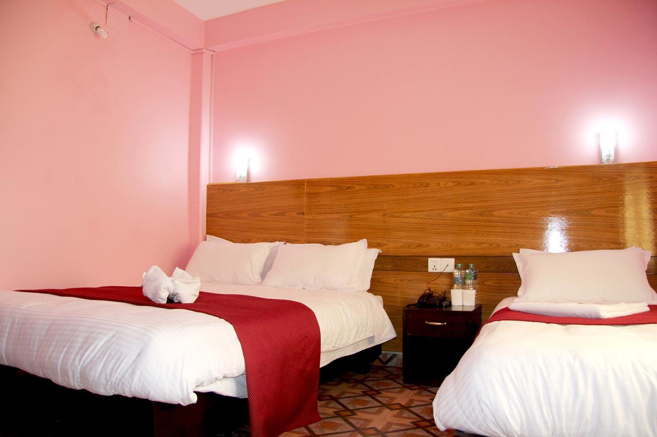 Hotel Buttercup Pokhara Kültér fotó