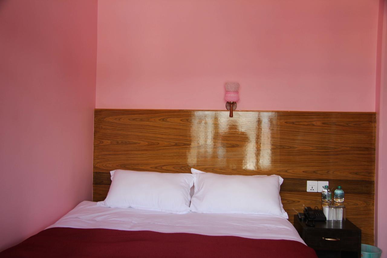 Hotel Buttercup Pokhara Kültér fotó