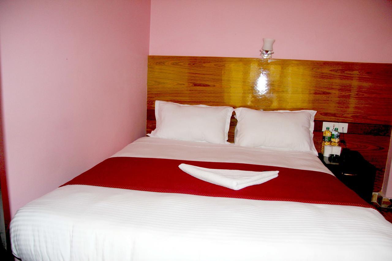 Hotel Buttercup Pokhara Kültér fotó