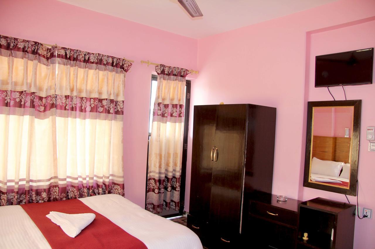 Hotel Buttercup Pokhara Kültér fotó