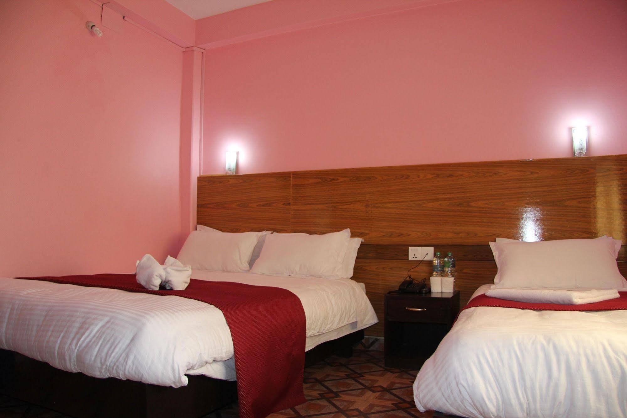Hotel Buttercup Pokhara Kültér fotó