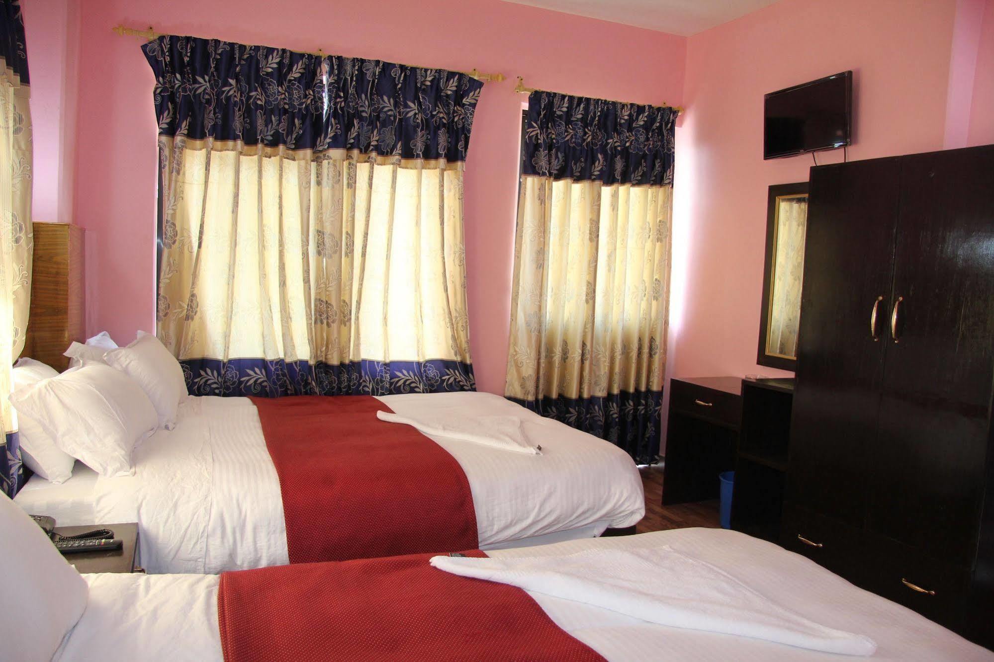 Hotel Buttercup Pokhara Kültér fotó
