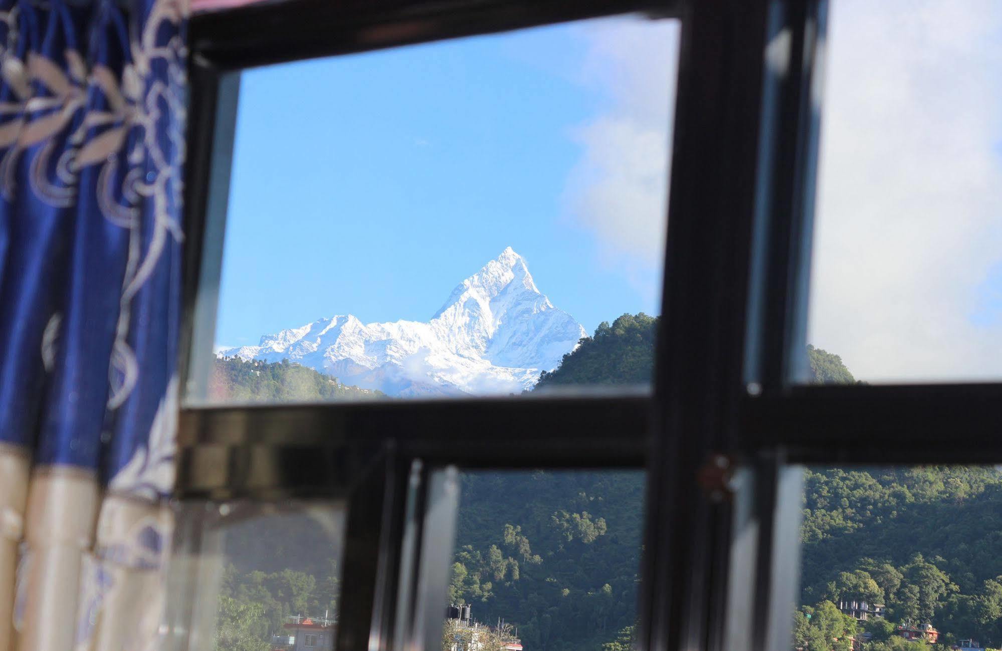 Hotel Buttercup Pokhara Kültér fotó