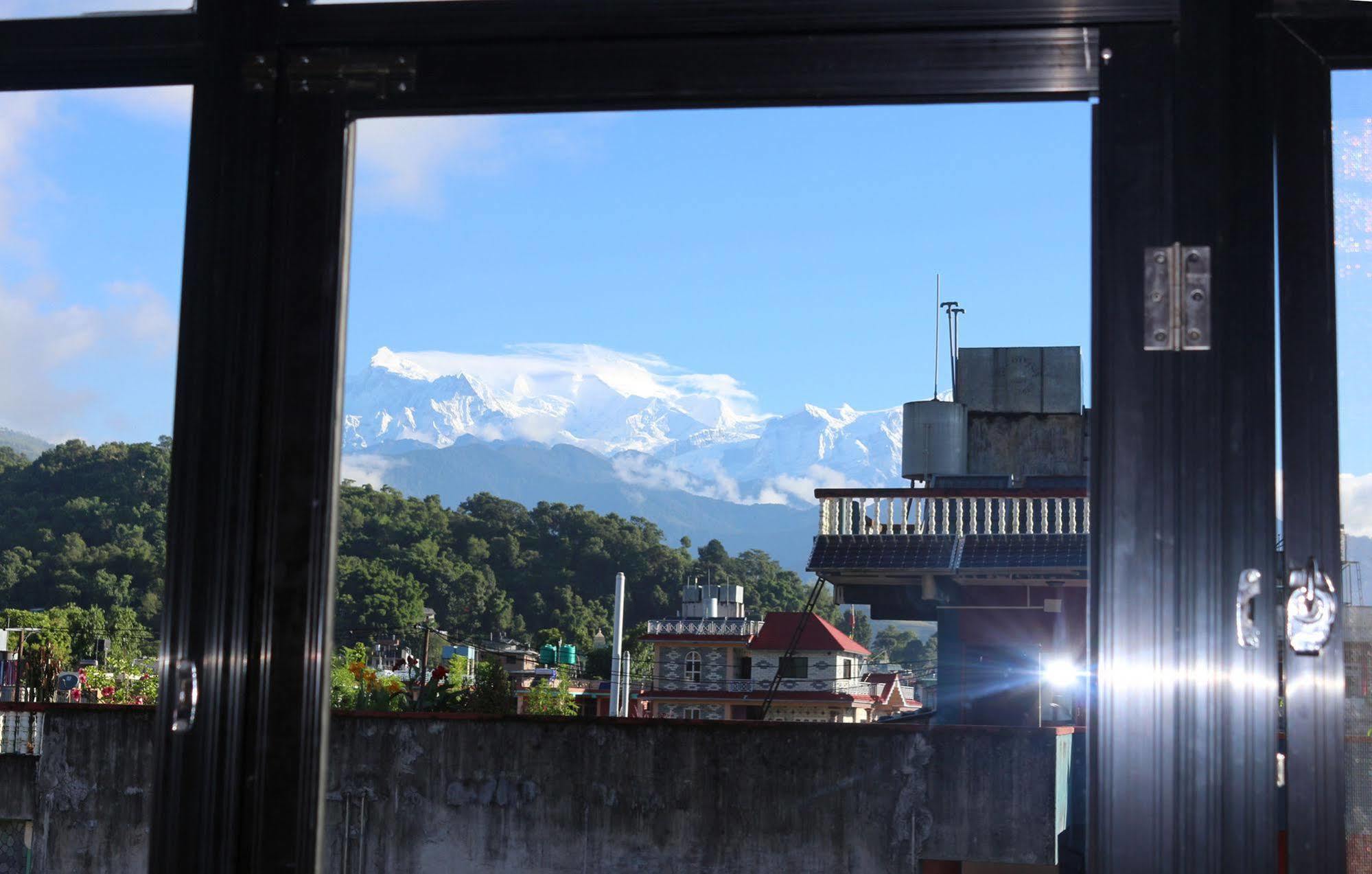 Hotel Buttercup Pokhara Kültér fotó
