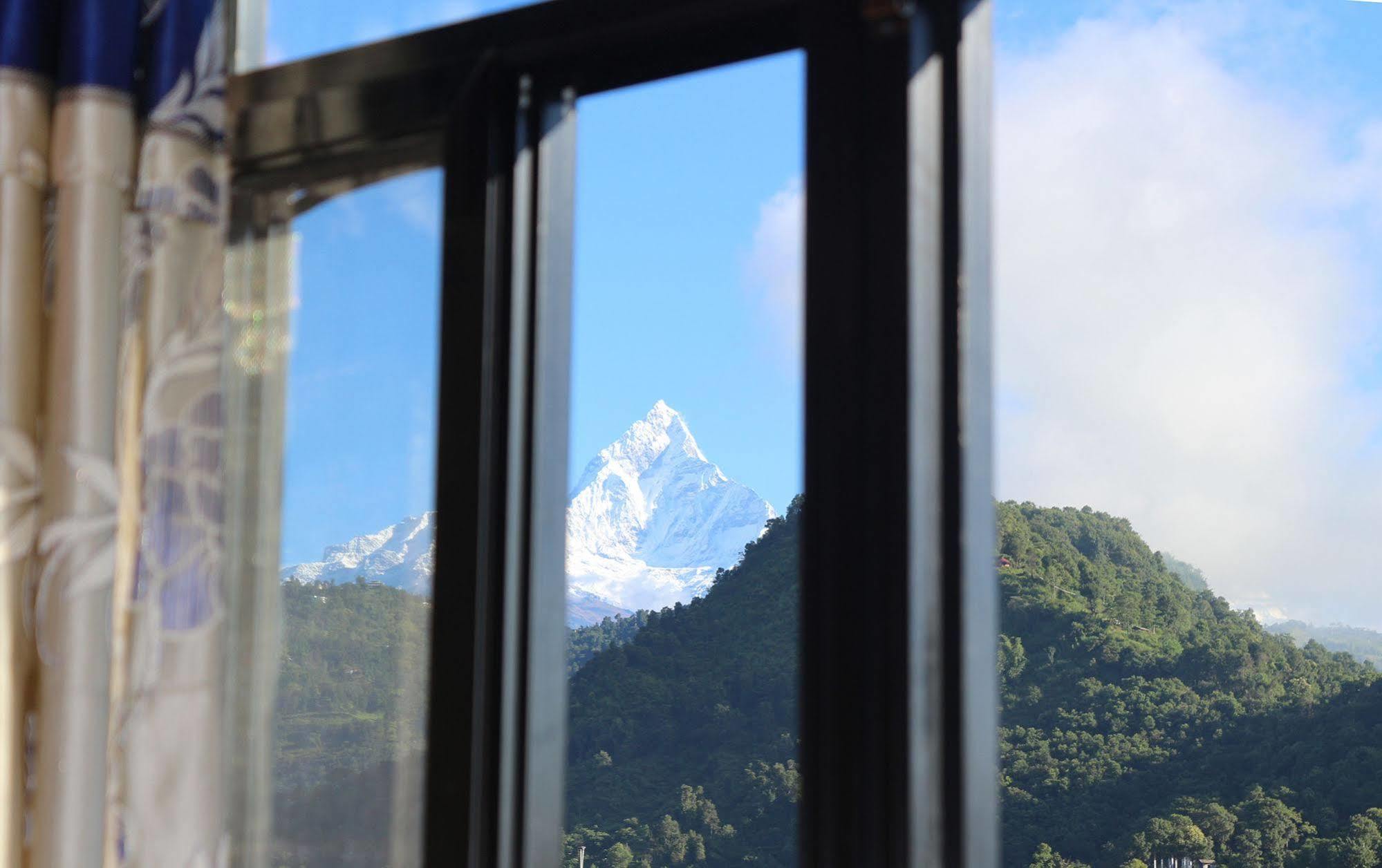 Hotel Buttercup Pokhara Kültér fotó