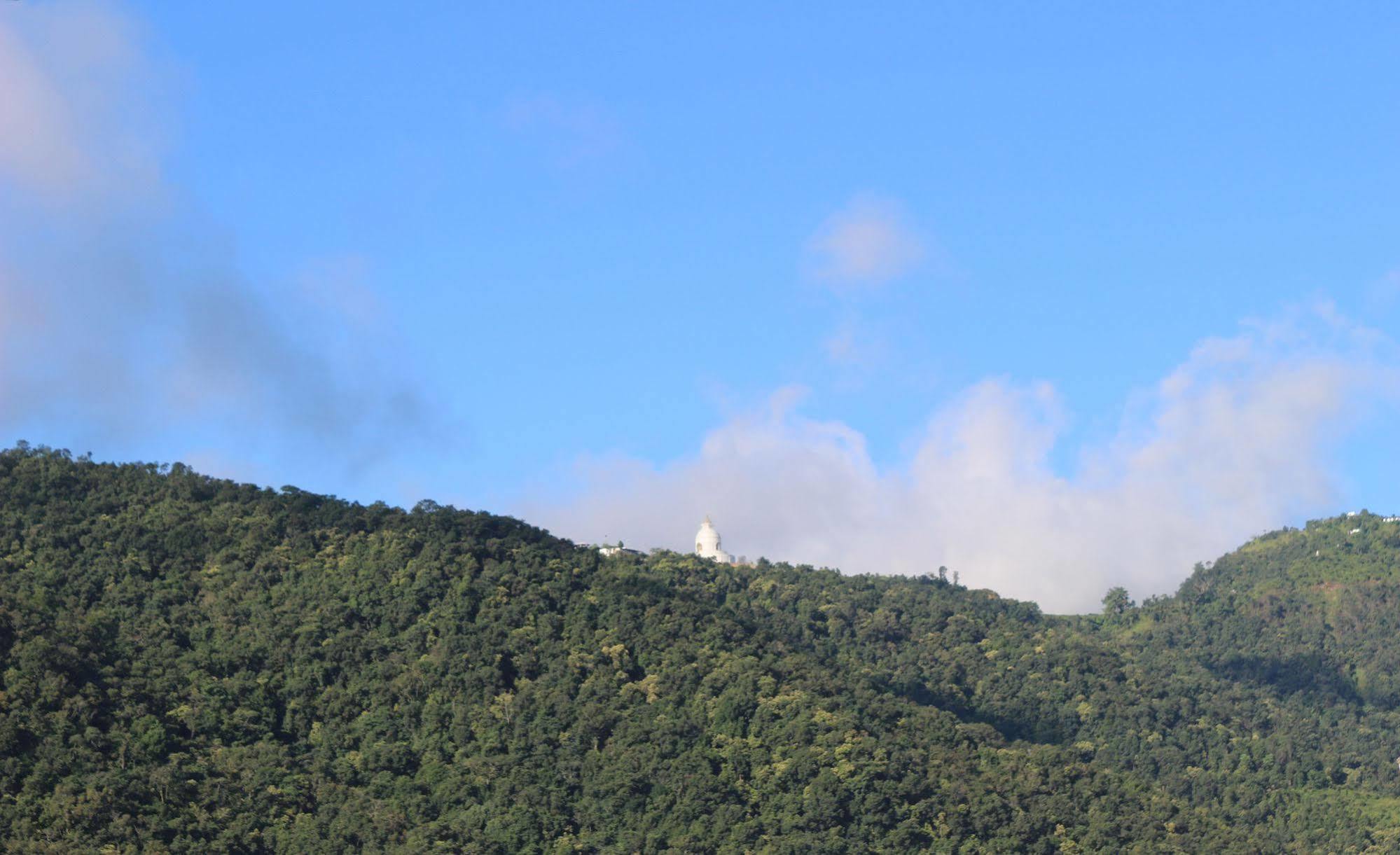 Hotel Buttercup Pokhara Kültér fotó