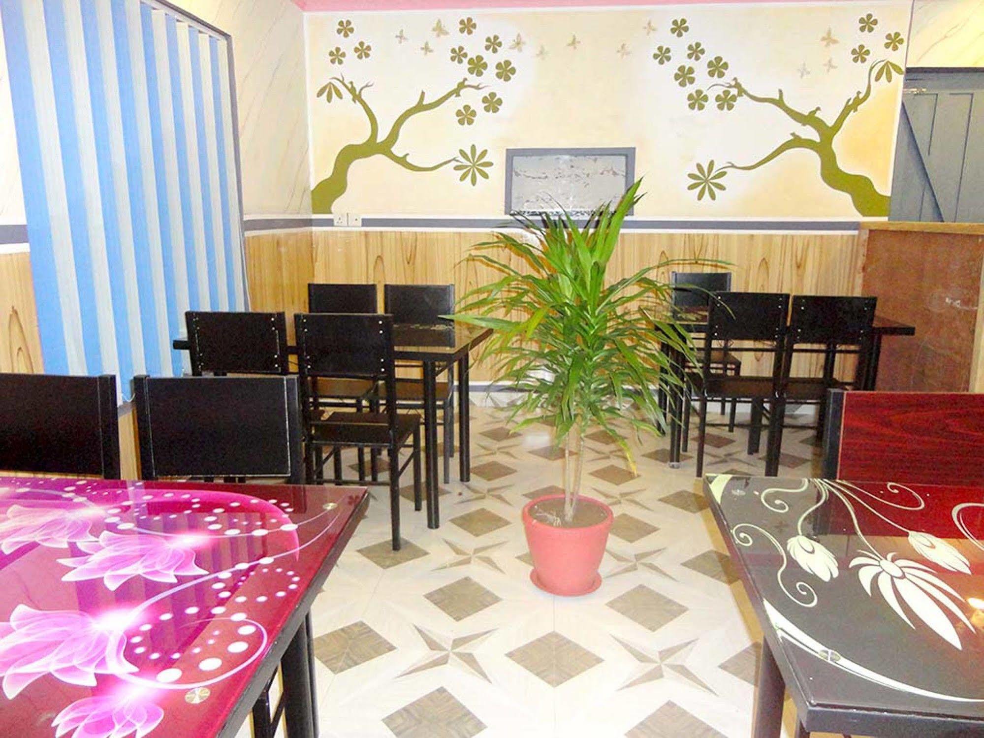 Hotel Buttercup Pokhara Kültér fotó